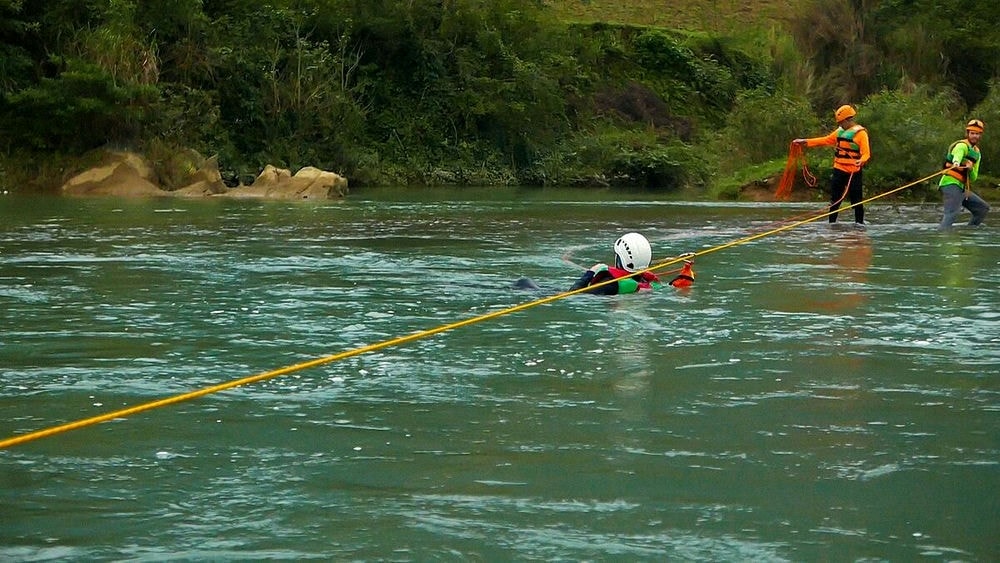 Cách đi suối an toàn
